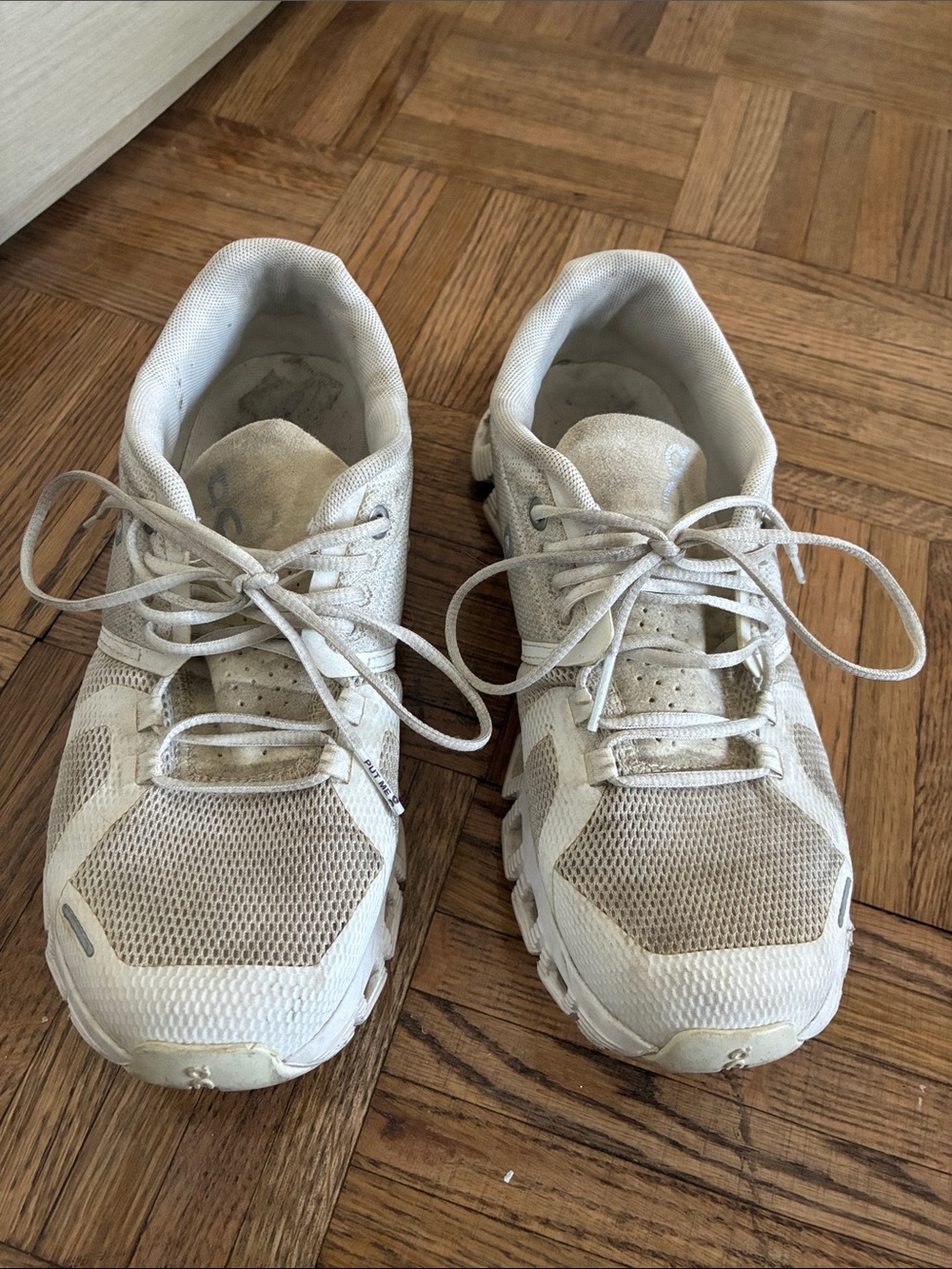 On Women’s Cloud 6 White Size 7 Lightweight Athletic Sneakers